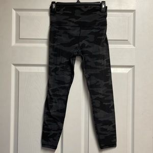 Athleta Elation Camo 7/8 Tight Size Small